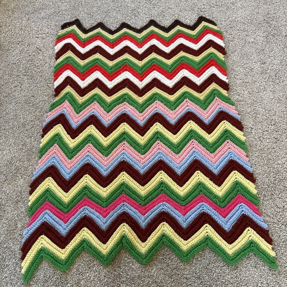 Vtg 70s Crochet Chevron Blanket 40x29" Small Afghan Throw Lapghan Retro Nursery